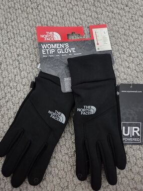 The North Face Women’s Etip Gloves in Black